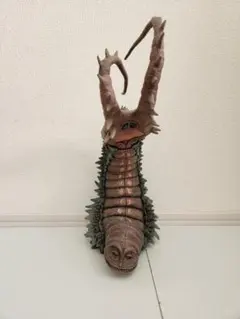 カネゴン怪獣フィギュア 触角付き ベージュ 美品 - メルカリ