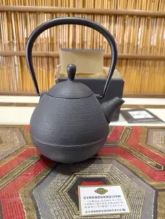 ITCHU-DO　日本製南部鉄器　ティーポット胡桃　0.5L　黒　かわいい鉄瓶