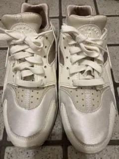 Nike Air Huarache ホワイトスニーカー24