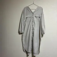 グレー ボタン付き長袖シャツワンピース　スリットあり