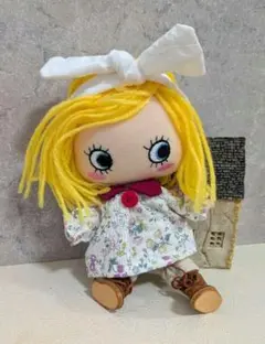 イルメール！ぬいぐるみ 人形 女の子 黄色い髪 赤白ボーダー - メルカリ