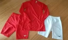 Mizuno 赤 長袖シャツと白 ショートパンツ