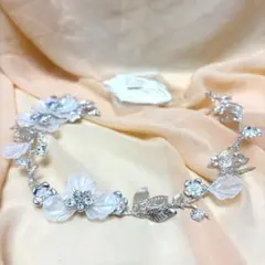ウェディングヘッドドレス 花と葉のデザイン