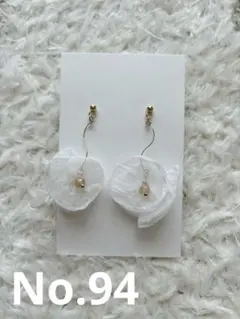 シフォンフラワーのゆらゆらハンドメイドピアス (金具変更可能)