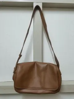 ブラウン ショルダーバッグ レディース 斜めがけ シンプル 茶色