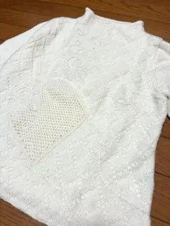 薄いチュールの様なレース編みと飾り編みのモチーフ プルオーバー M オフホワイト