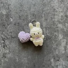 うさぎとハートのあみぐるみキーホルダー