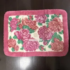 GIVENCHY ピンクのバラの花柄バスマット
