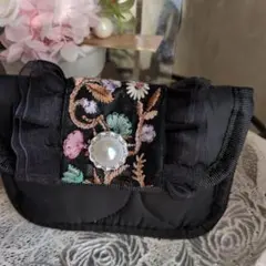 キルトミニポーチ　インド刺繍リボン　ブラック