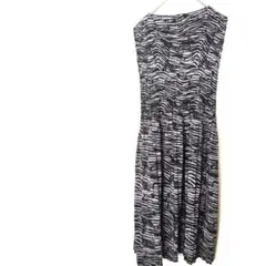 4256K ポケット付 プリーツ ひざ丈・ロングワンピースM〜L 総柄 黒　灰色