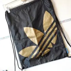 adidasオリジナルスナップザック 黒 金