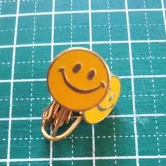 レトロ　スマイルマーク　イヤリング