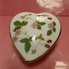 新品未使用ウエッジウッド ワイルドストロベリー ハート型陶器小物入れ 花柄