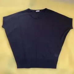 GU 黒のVネックニット Sサイズ 半袖