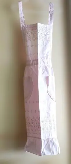 おすすめ　最終値下げ　美品　刺繍入り　きれいなピンクエプロン　フリル