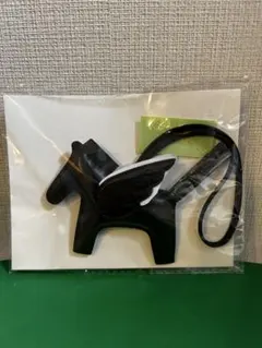 黒い馬の形のキーホルダー