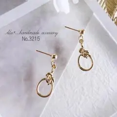 No.3215　ゴールド結び目上品フープ　ピアス/イヤリング