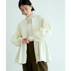 サステナブル素材ペプラムジップブラウスのサムネイル