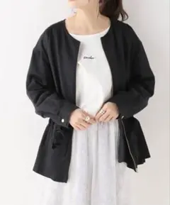 B.CSTOCK リヨセルギャザーブルゾン ノーカラー ドロスト ジップアップ