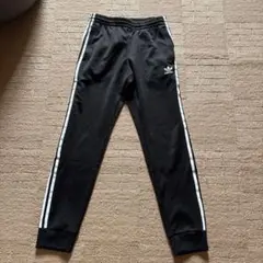 adidas 3本ライン 黒ジャージパンツ