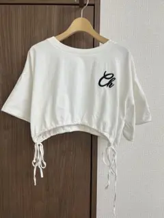 Chico ショート丈 Tシャツ ホワイト　裾絞りのサムネイル