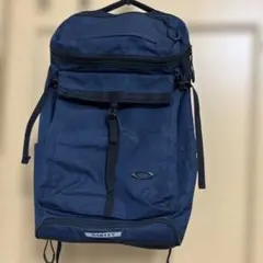 OAKLEY ネイビーのスクエア型バックパック - メルカリ
