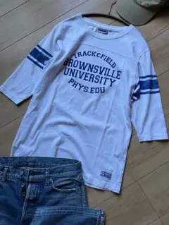 カジュアル　ライン入り　カットソー　コットン　綿素材　ロゴ　ロゴTシャツ