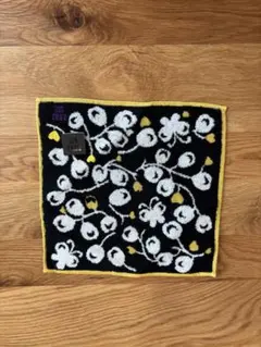 【新品・未使用】ANNA SUI タオルハンカチ 花柄 ブラック イエローのサムネイル