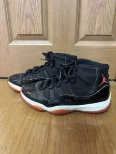 今週末まで値下げ中☆Air Jordan 11 ブラック/レッド