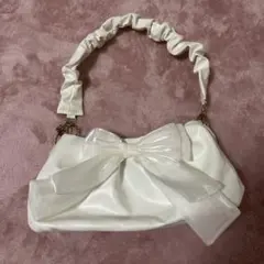 リボン付きホワイトショルダーバッグ