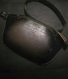 本革レザー ボディバッグ 手書き風デザイン