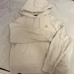 adidas オフホワイト　フード付きパーカー