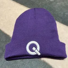 紫色 ニット帽 ロゴ刺繍