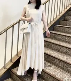 anuans バックテールプリーツカットワンピース