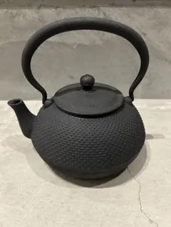 南部鉄瓶 アラレ 岩鋳3代目 清茂 作 南部鉄器 - メルカリ