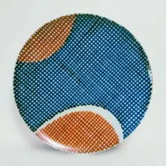 青と赤の手描き格子風デザイン大皿