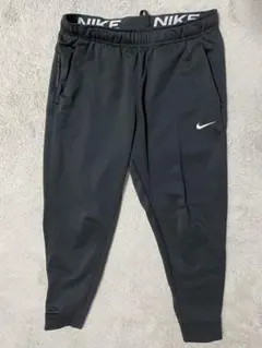 Nike THERMA-FIT テーパードトレーニングパンツ