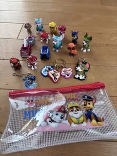 パウ・パトロール フィギュアセット ポーチ、キーホルダー付き
