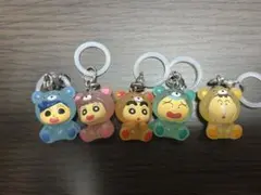 【開封済み】クレヨンしんちゃんめじるしアクセサリー　みんなでくまパジャマ　コンプ