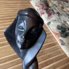 値下げ‼️紫檀の一本木の木彫　優しい顔の女性像