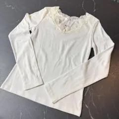 ByeBye tシャツ レース付きVネックリブトップス 新品未使用タグ付きのサムネイル