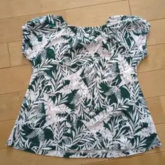 べべ　葉柄パフスリーブTシャツ　140cm　グリーン系　まとめ割対象