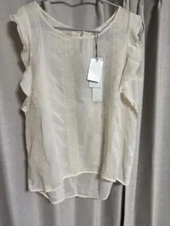 【新品タグ付】BEATRICE アイボリー フリル ノースリーブM