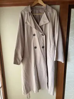 ベージュ ダブルブレストコート