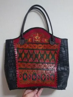 【手作り】刺繍入り黒赤レザートートバッグ