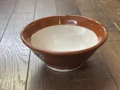 ９号。φ28cm。アメ色陶器のすり鉢のサムネイル