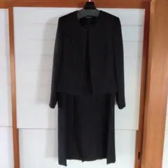 ブラック ワンピーススーツ ノーカラー　11号