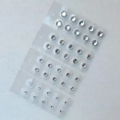 耳つぼアクセサリー クリスタル ４０粒　シンプル　ストーン　クリア　4サイズ