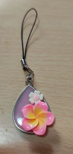 プルメリアのドロップ型ストラップ