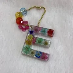 e E イニシャルチャーム　アルファベットキーホルダー　お揃い 推し　プレゼント